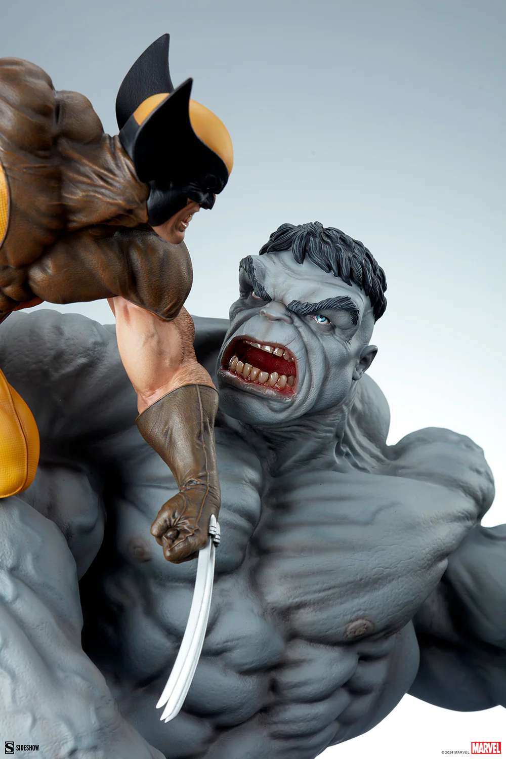 [PREORDER] Grey Hulk vs Wolverine Maquette - Image 10