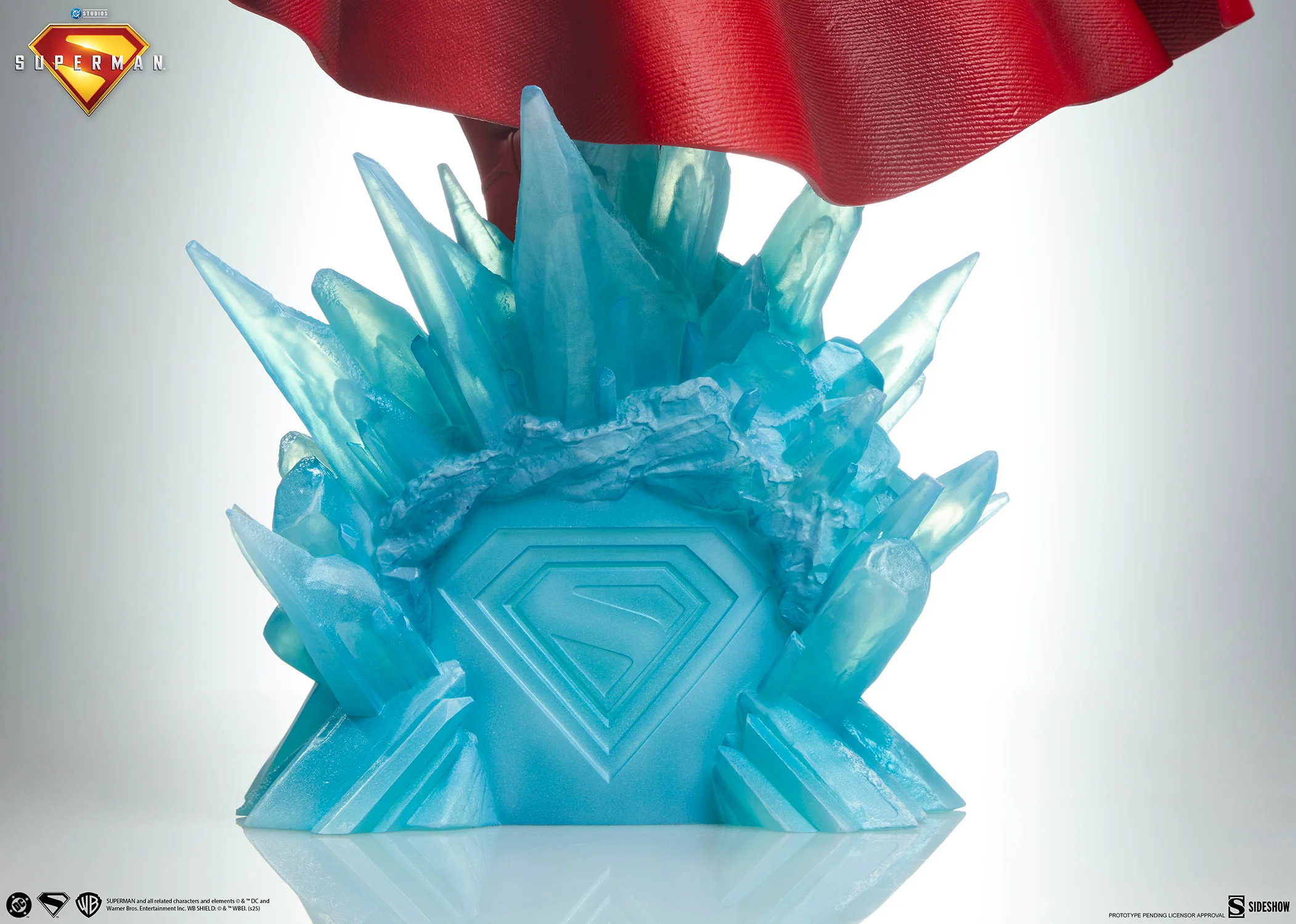 [PREORDER] Superman™ Premium Format™ Figure - Image 13