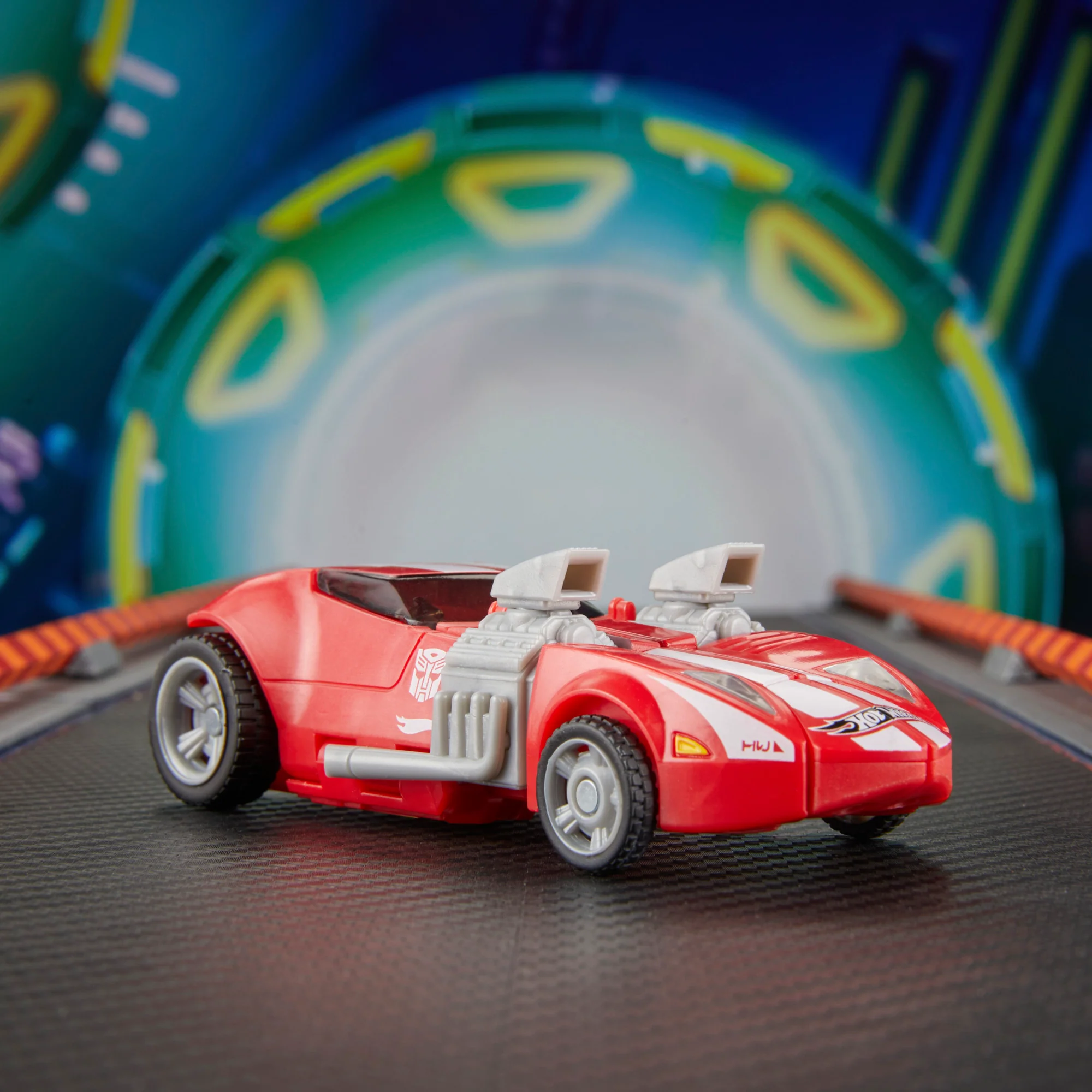 Transformers Collaborative Hot Wheels(R) x Transformers Twin Mill | Action Figure | Hasbro - Image 4