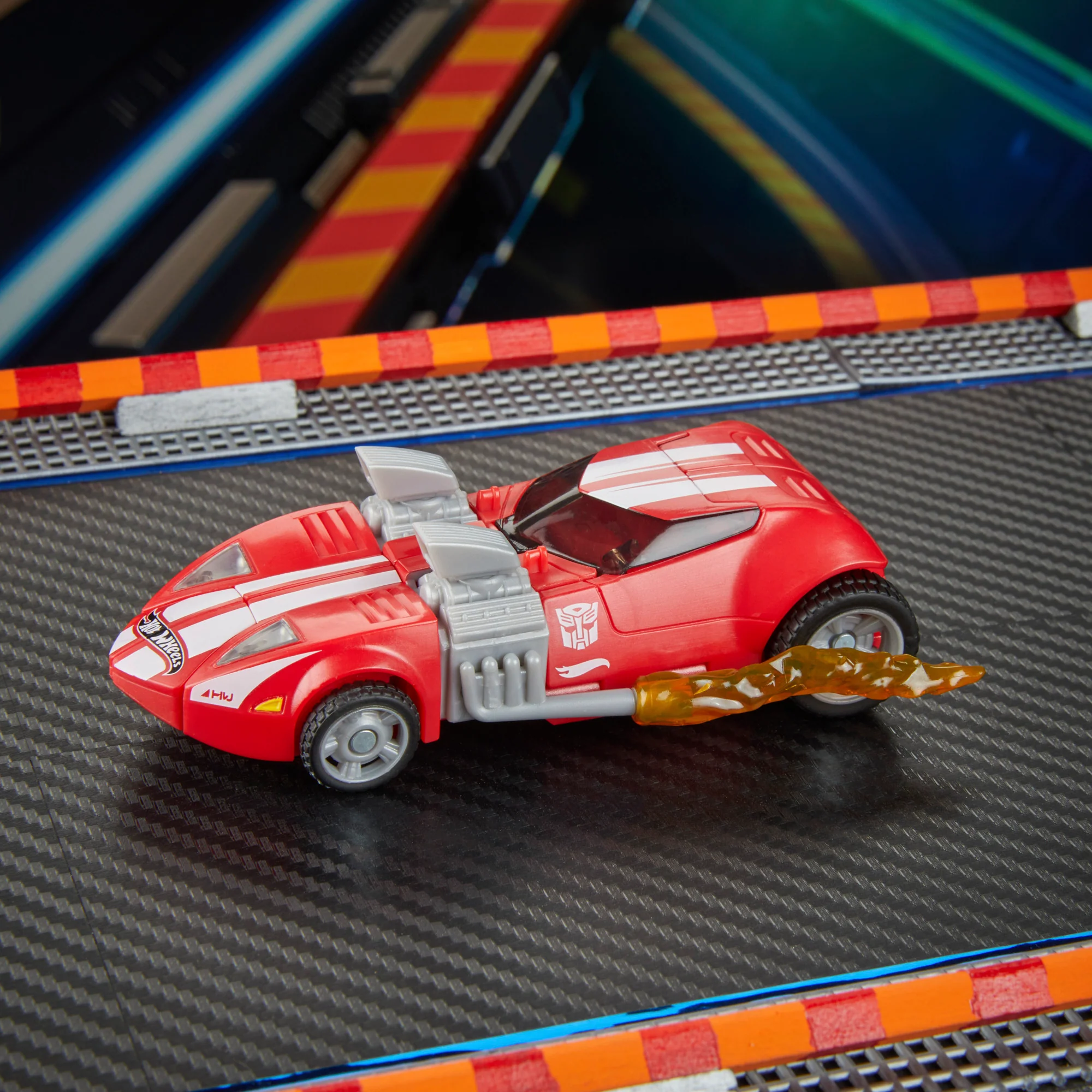 Transformers Collaborative Hot Wheels(R) x Transformers Twin Mill | Action Figure | Hasbro - Image 5